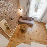 Wilson Park Loft With Mezzanine By Bookinghost Apartment