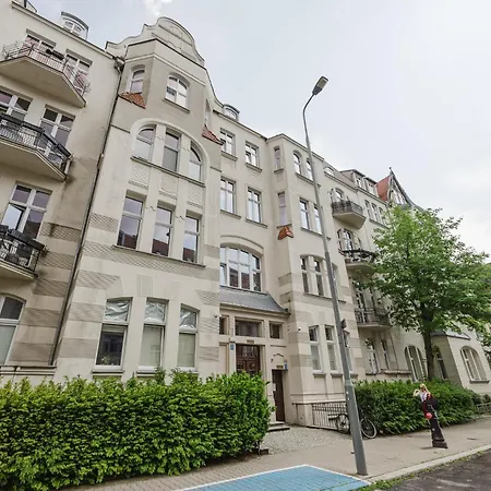 Wilson Park Loft With Mezzanine By Bookinghost