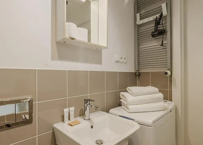 Wilson Park Loft With Mezzanine By Bookinghost *